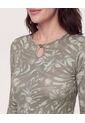 Camiseta Floral Keyhole  Para Mujer Verde Ostu de Ostu
