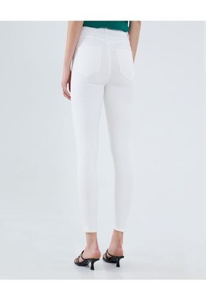 Pantalón Para Mujer 5 Bolsillos Color Hueso Marca Ostu #40070544