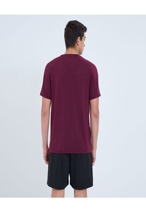 Camiseta Para Hombre Manga Corta Cuello Redondo Color Vino Marca Ostu #60091623