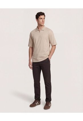 Polo Para Hombre Cuello Tejido Sin Bolsillo Color Beige Marca Ostu #60110880