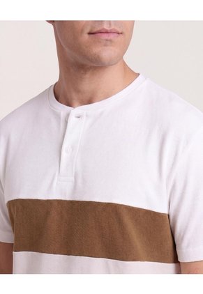 Camiseta Henley Con Corte Frontal  Para Hombre Crema Ostu