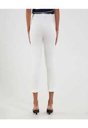 Pantalón Para Mujer Capri Color Arena Marca Ostu #40070771