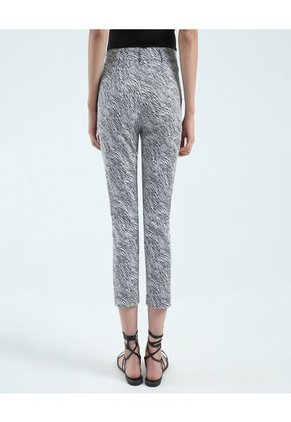 Pantalon Para Mujer Capri Color Negro Marca Ostu #40070528