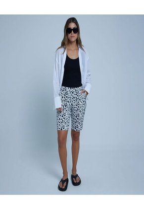 Bermuda Para Mujer Color Negro Marca Ostu #40100072