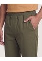 Jogger Plano Texturizado  Para Hombre Verde Ostu de Ostu