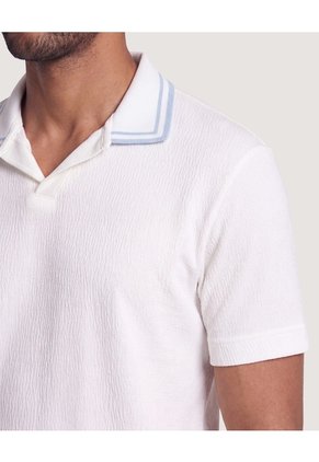 Polo Texturizado Cuello Contraste Para Hombre Crema Ostu