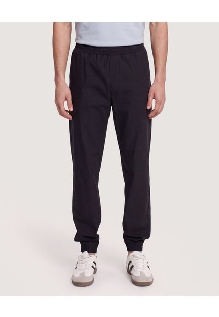 Jogger Plano Texturizado  Para Hombre Negro Ostu