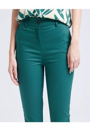 Pantalon Para Mujer Capri Color Verde  Marca Ostu #40070460