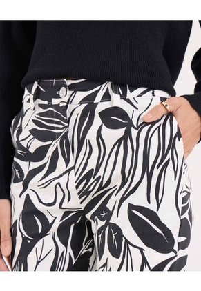 Pantalon Para Mujer Capri Color Negro Marca Ostu #40070525