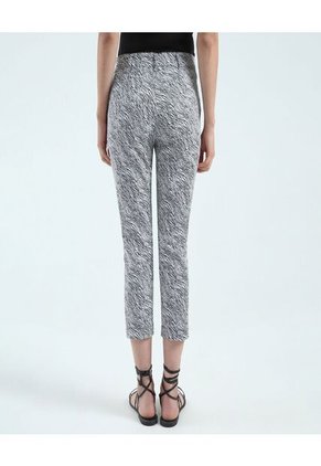 Pantalon Para Mujer Capri Color Negro Marca Ostu #40070528