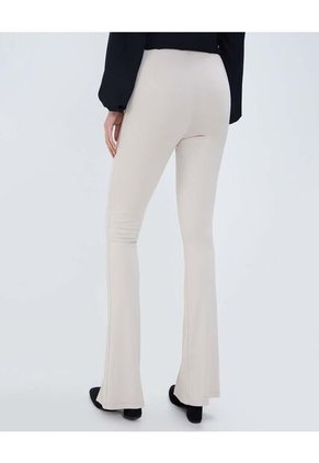 Pantalon Para Mujer Color Beige Marca Ostu #40070662