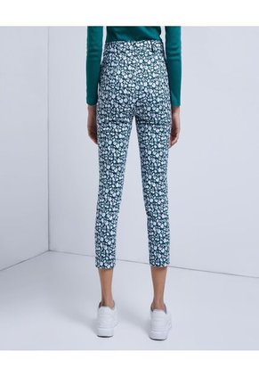 Pantalon Para Mujer Capri Color Verde  Marca Ostu #40070463