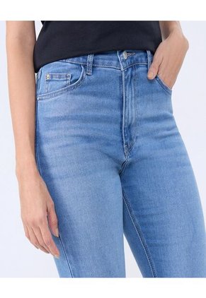 Jean Para Mujer Crop Flare Color Azul Medio Marca Ostu #40160527