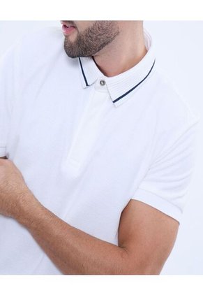 Polo Para Hombre Cuello Tejido Sin Bolsillo Color Crema Marca Ostu #60110728