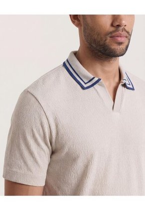 Polo  Para Hombre Cuello Tejido Sin Bolsillo Color Avena Marca Ostu #60119071