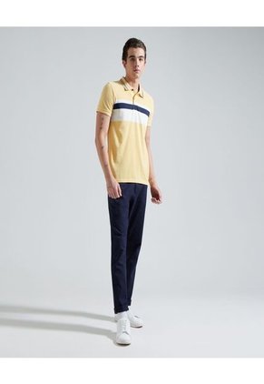 Polo Para Hombre Cuello Tejido Sin Bolsillo Color Amarillo Marca Ostu #60110543