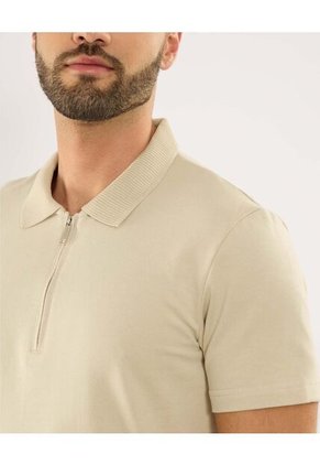 Polo Para Hombre Cuello Tejido Sin Bolsillo Color Avena Marca Ostu #60110821