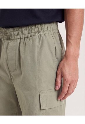 Bermuda Cargo Con Bolsillos Laterales  Para Hombre Verde Ostu