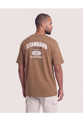 Camiseta Relaxed Estampado Posterior  Para Hombre Café Ostu