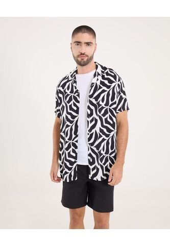 Camisa Para Hombre Manga Corta Sin Bolsillo Cuello Resort Color Negro Marca Ostu #60010845 Ostu