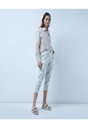 Pantalon Para Mujer Capri Color Verde  Marca Ostu #40070563