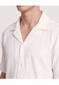 Camisa Texturizada Cuello Resort  Para Hombre Crema Ostu de Ostu