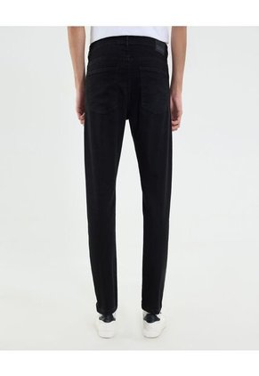 Jean Para Hombre Carrot Color Negro Marca Ostu #60160431