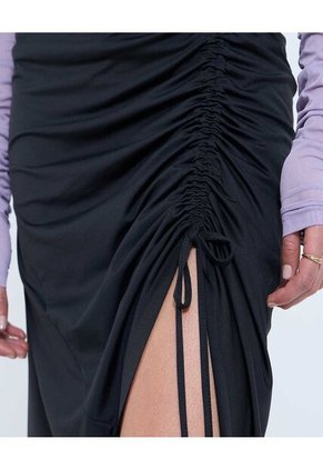 Falda Para Mujer Medio Color Negro Marca Ostu #40140174