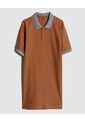 Polo Para Hombre Cuello Tejido Sin Bolsillo Color Mostaza Marca Ostu #60110722 de Ostu
