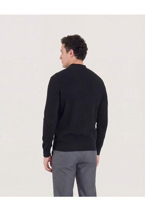 Saco Para Hombre Cuello Alto O Cuello Tortuga Color Negro Marca Ostu #60330037