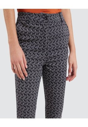 Pantalon Para Mujer Capri Color Negro Marca Ostu #40070373