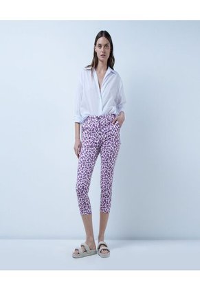 Pantalon Para Mujer Capri Color Lila  Marca Ostu #40070562