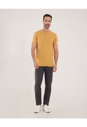 Camiseta Para Hombre Manga Corta Cuello Henley Color Mostaza Marca Ostu #60091233