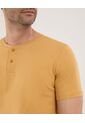 Camiseta Para Hombre Manga Corta Cuello Henley Color Mostaza Marca Ostu #60091233 de Ostu