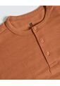 Camiseta Para Hombre Manga Corta Cuello Henley Color Terracota Marca Ostu #60091536 de Ostu