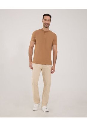 Camiseta Para Hombre Manga Corta Cuello Henley Color Camel Marca Ostu #60091425