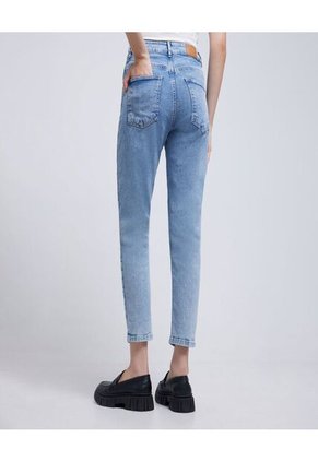 Jean Para Mujer Mom Color Azul Claro Marca Ostu #40160445