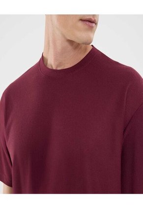 Camiseta Para Hombre Manga Corta Cuello Redondo Color Vino Marca Ostu #60091702