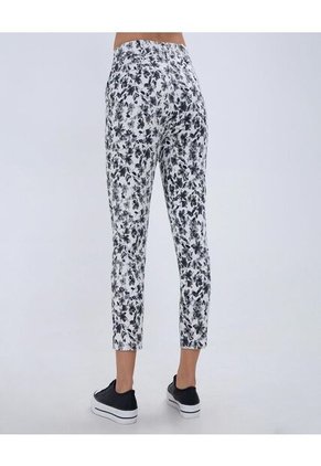 Pantalon Para Mujer Capri Color Negro Marca Ostu #40070687