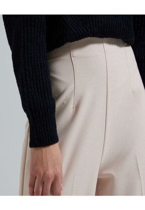 Pantalon Para Mujer Color Beige Marca Ostu #40070489