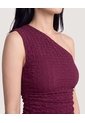 Camiseta One Shoulder Texturizada  Para Mujer Vino Ostu de Ostu