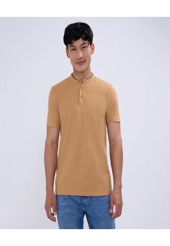 Polo Para Hombre Cuello Mao Sin Bolsillo Color Camel Marca Ostu #60110720 Ostu