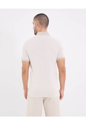 Polo  Para Hombre Cuello Tejido Sin Bolsillo Color Avena Marca Ostu #60110855