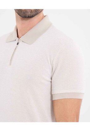 Polo  Para Hombre Cuello Tejido Sin Bolsillo Color Avena Marca Ostu #60110855