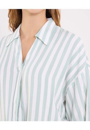 Blusa  Para Mujer Manga Corta Color Verde Marca Ostu #40121212