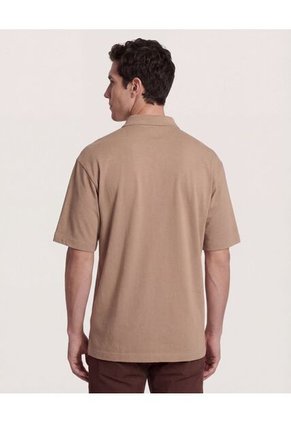 Polo  Para Hombre Cuello Tejido Sin Bolsillo Color Camel Marca Ostu #60110882