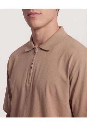Polo  Para Hombre Cuello Tejido Sin Bolsillo Color Camel Marca Ostu #60110882