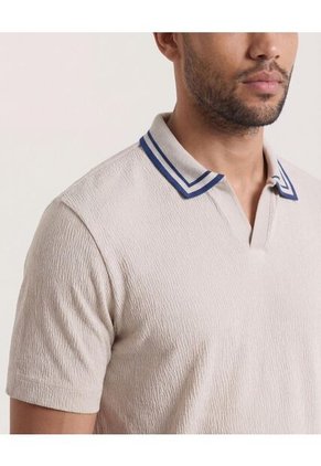 Polo  Para Hombre Cuello Tejido Sin Bolsillo Color Avena Marca Ostu #60119071