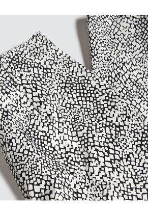 Pantalon Para Mujer Capri Color Negro Marca Ostu #40070561