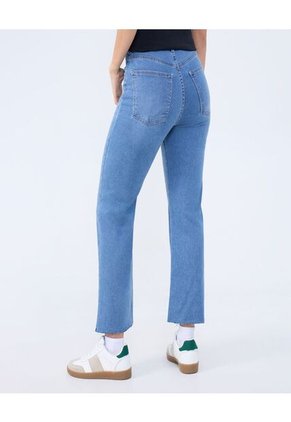 Jean Para Mujer Crop Flare Color Azul Medio Marca Ostu #40160527